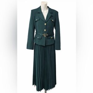 Elegant women's green belted blazer and pleated maxi skirt suit set